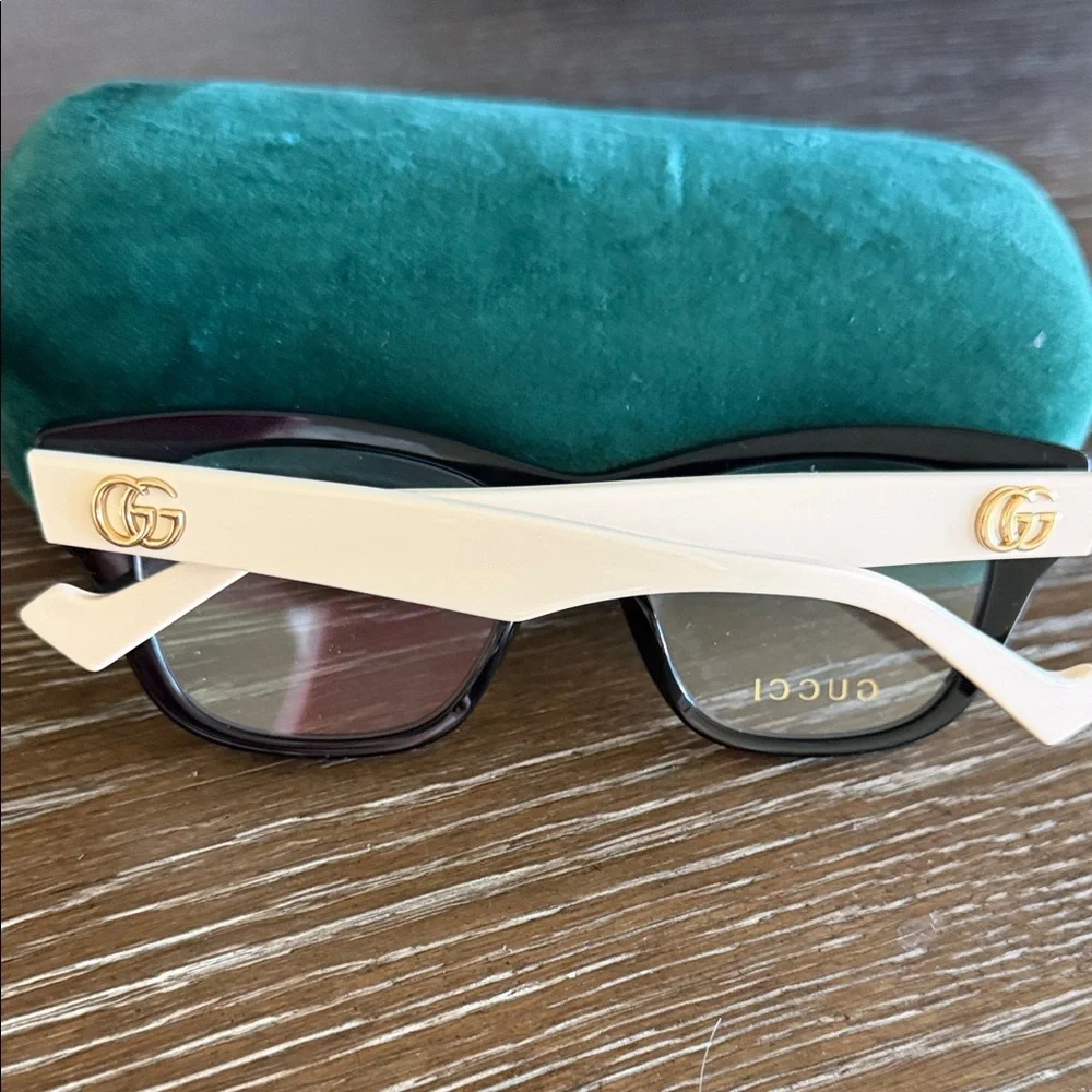 Gucci Black Glasses with Green Case - Picture 3 of 6